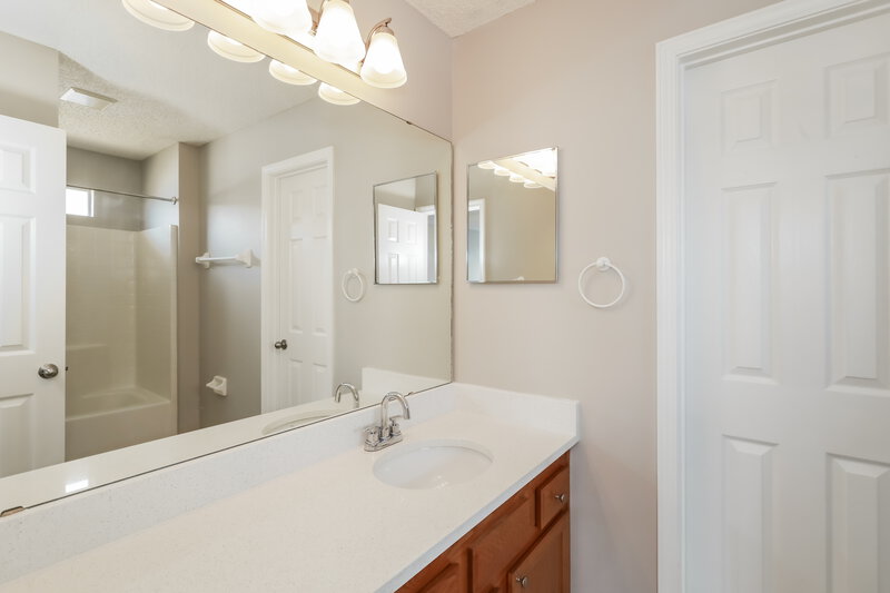 2,060/Mo, 2081 Frogmore Dr Middleburg, FL 32068 Master Bathroom View
