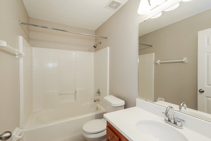 2,060/Mo, 2081 Frogmore Dr Middleburg, FL 32068 Bathroom View