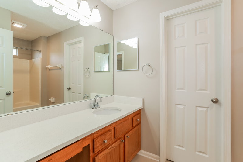 1,690/Mo, 2081 Frogmore Dr Middleburg, FL 32068 Main Bathroom View