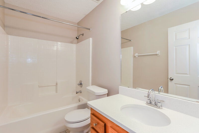 1,690/Mo, 2081 Frogmore Dr Middleburg, FL 32068 Bathroom View