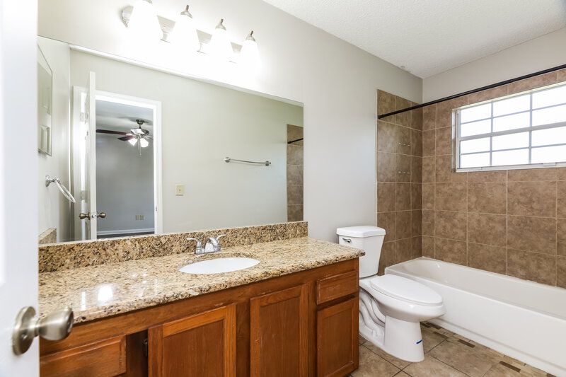 2,150/Mo, 12251 Rochford Ln Jacksonville, FL 32225 Main Bathroom View