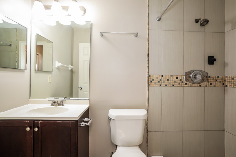 1,580/Mo, 3032 Twin Oak Dr S Middleburg, FL 32068 Main Bathroom View