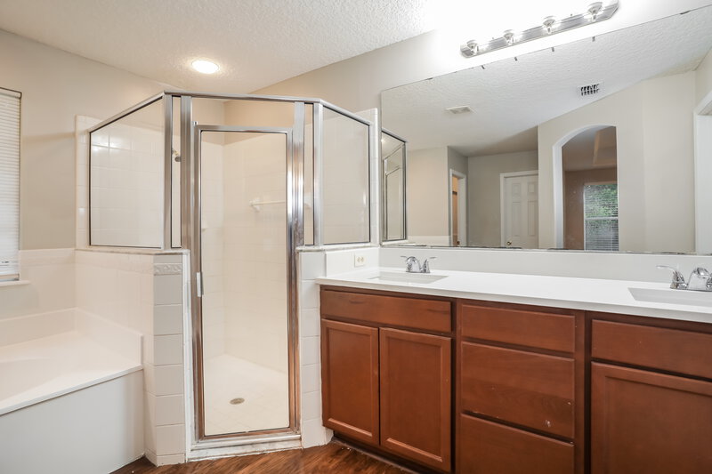 2,465/Mo, 299 Thornbrook Ct Orange Park, FL 32065 Main Bathroom View