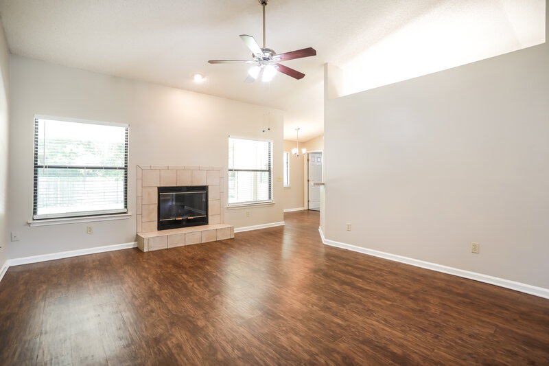 2,025/Mo, 3413 Deerfield Pointe Dr Orange Park, FL 32073 Living Room View 3