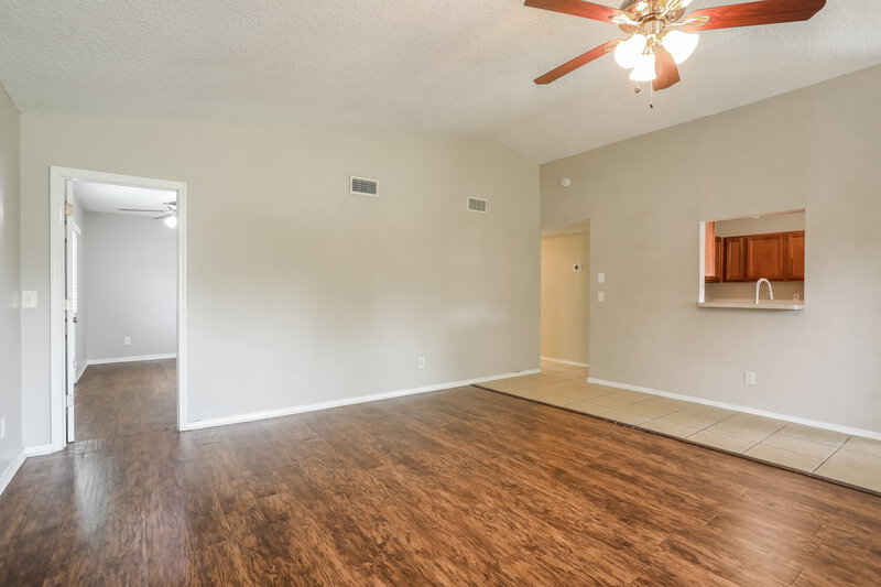 1,910/Mo, 805 Elmwood St Orange Park, FL 32065 Living Room View