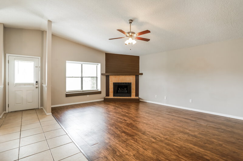 1,910/Mo, 805 Elmwood St Orange Park, FL 32065 Living Room View 3