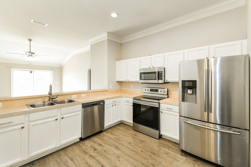 2,200/Mo, 3146 White Heron Trl Orange Park, FL 32073 Kitchen View 2