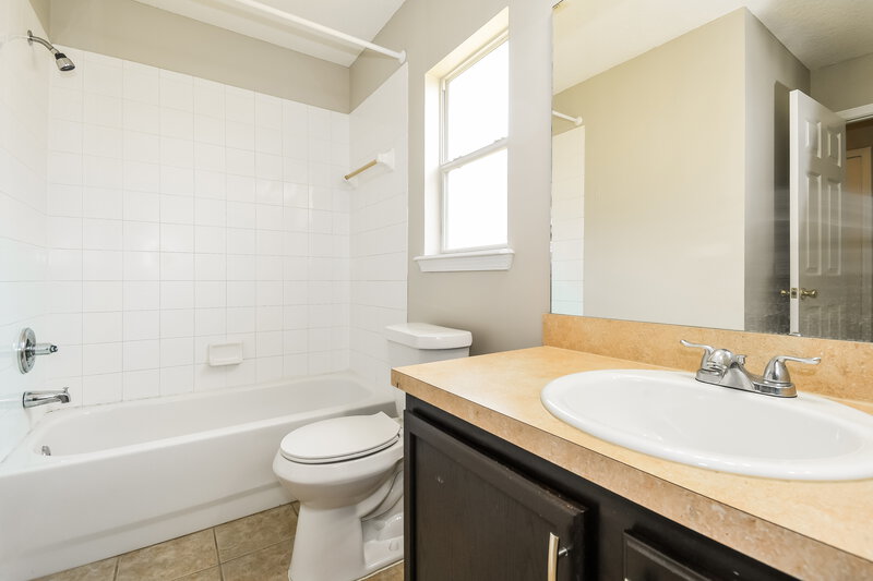 2,200/Mo, 3146 White Heron Trl Orange Park, FL 32073 Bathroom View