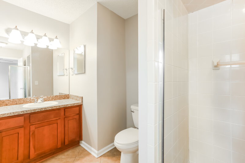 1,940/Mo, 8063 Macdougall Dr E Jacksonville, FL 32244 Main Bathroom View