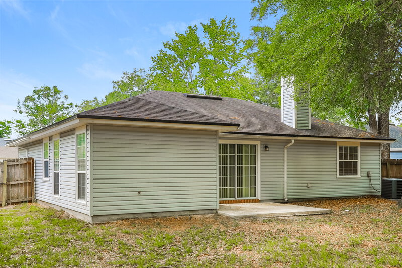 1,940/Mo, 8063 Macdougall Dr E Jacksonville, FL 32244 Rear View