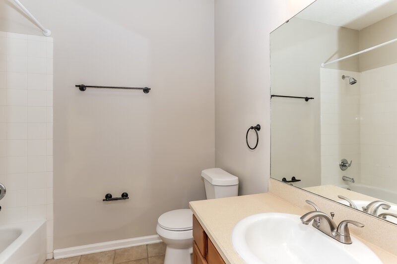 1,810/Mo, 2837 Cross Creek Dr Green Cove Springs, FL 32043 Bathroom View