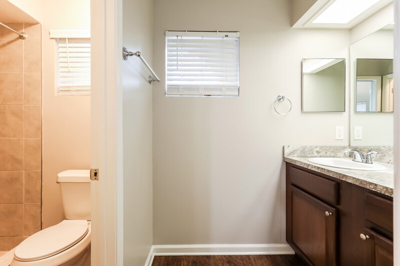 1,690/Mo, 7971 Copperfield Cir N Jacksonville, FL 32244 Main Bathroom View