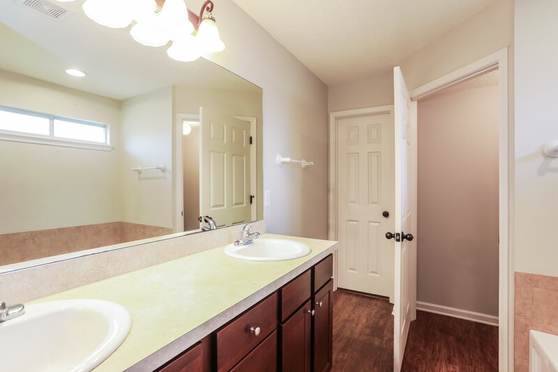 2,270/Mo, 1143 Calla Glen Ln Green Cove Springs, FL 32043 Main Bathroom View
