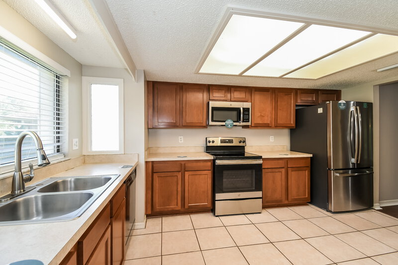 1,845/Mo, 8275 Crosswind Rd Jacksonville, FL 32244 Kitchen View