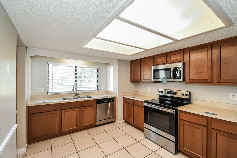 1,845/Mo, 8275 Crosswind Rd Jacksonville, FL 32244 Kitchen View 2