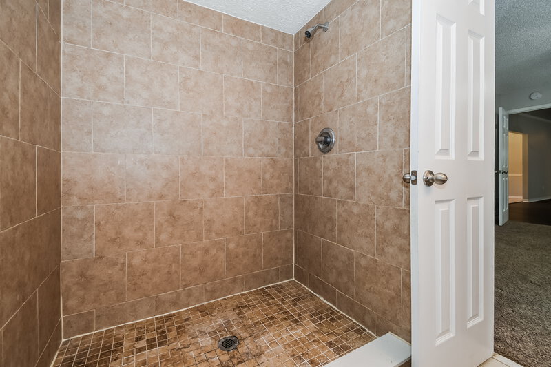 1,845/Mo, 8275 Crosswind Rd Jacksonville, FL 32244 Main Bathroom View 2