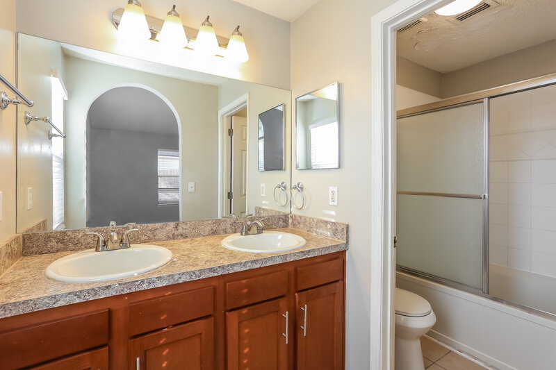 1,805/Mo, 1170 Homard Blvd E Jacksonville, FL 32225 Main Bathroom View