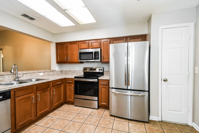 2,430/Mo, 1523 Slash Pine Ct Orange Park, FL 32073 Kitchen View 2