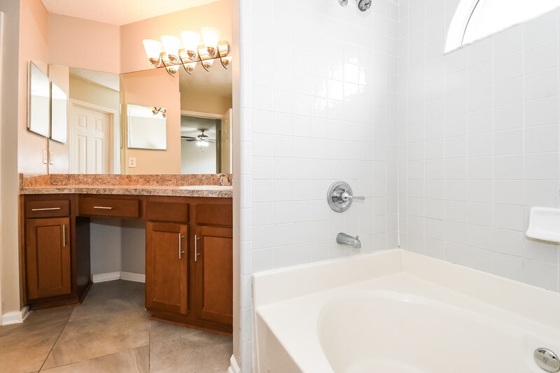 2,430/Mo, 1523 Slash Pine Ct Orange Park, FL 32073 Main Bathroom View 2