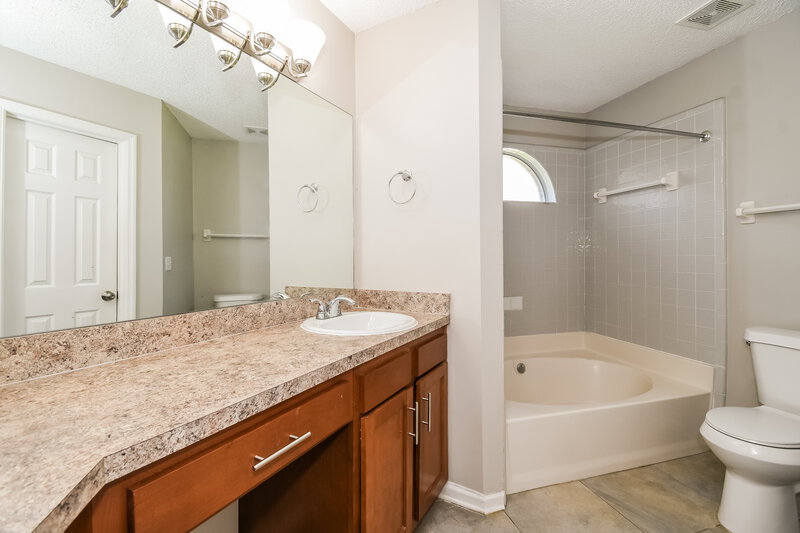 1,790/Mo, 1523 Slash Pine Ct Orange Park, FL 32073 Main Bathroom View