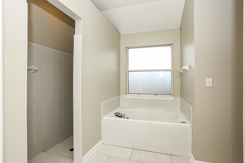 1,765/Mo, 3827 Star Leaf Rd Jacksonville, FL 32210 Main Bathroom View 2