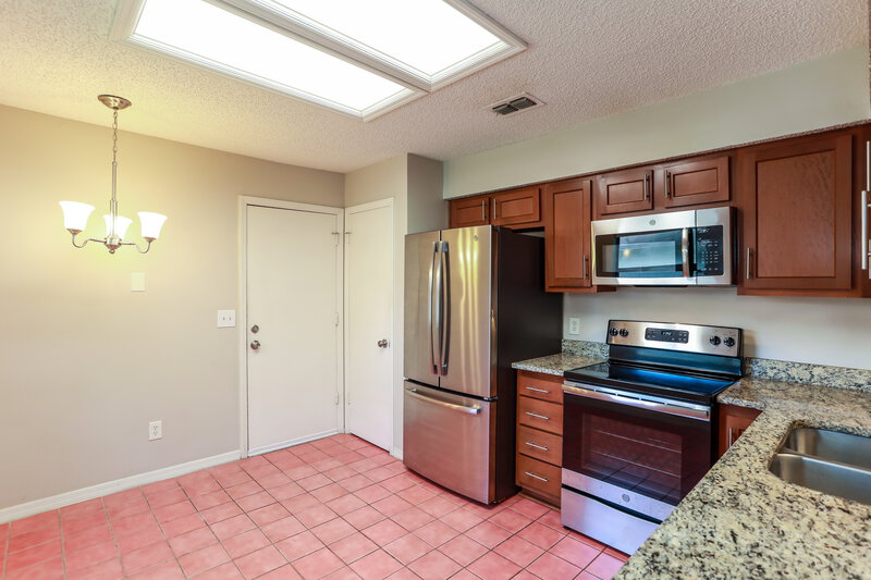 1,875/Mo, 7039 Eagles Perch Dr Jacksonville, FL 32244 Kitchen View 2