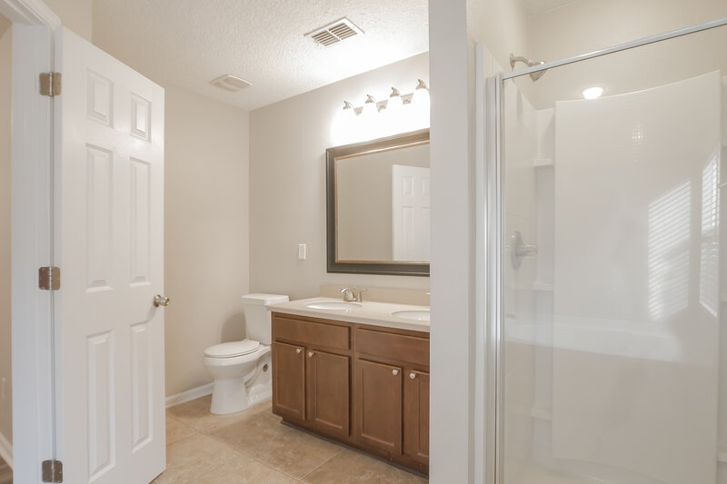 2,090/Mo, 174 N Aberdeenshire Dr Saint Johns, FL 32259 Main Bathroom View