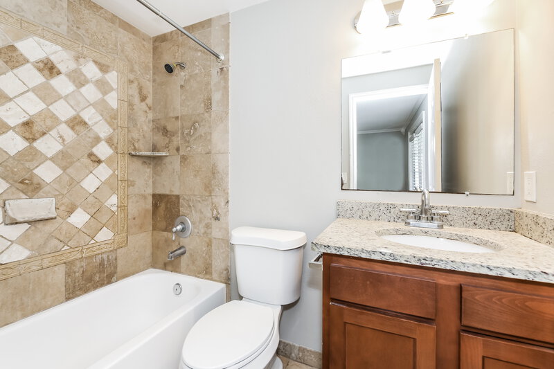 2,155/Mo, 3013 Hampstead Dr Jacksonville, FL 32225 Main Bathroom View