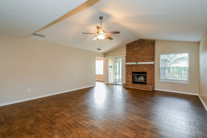 1,980/Mo, 11130 Losco Junction Dr S Jacksonville, FL 32257 Living Room View