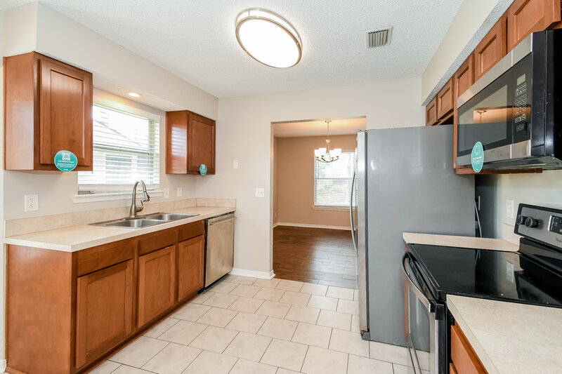 1,980/Mo, 11130 Losco Junction Dr S Jacksonville, FL 32257 Kitchen View 2