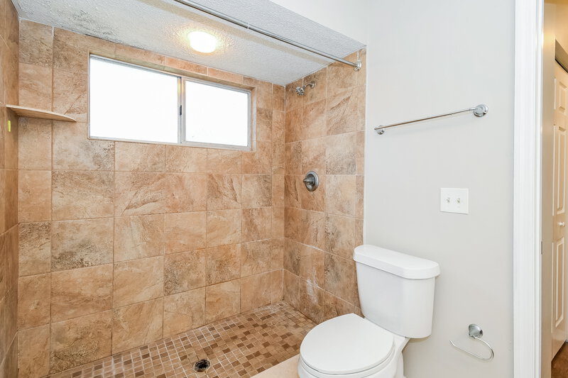 1,980/Mo, 11130 Losco Junction Dr S Jacksonville, FL 32257 Main Bathroom View 2