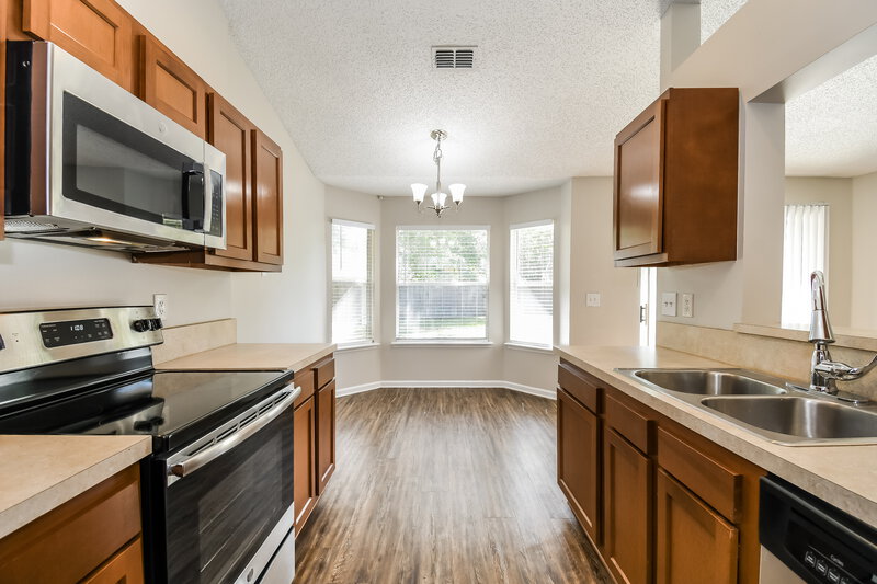 2,085/Mo, 7955 Ortega Bluff Pkwy Jacksonville, FL 32244 Kitchen View