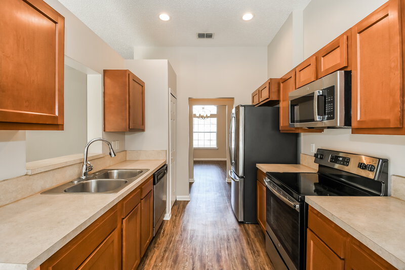 2,085/Mo, 7955 Ortega Bluff Pkwy Jacksonville, FL 32244 Kitchen View 2