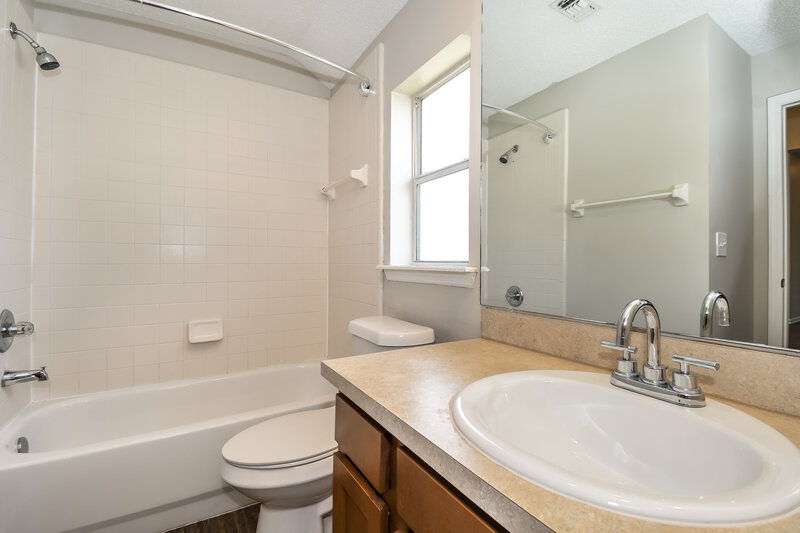 2,085/Mo, 7955 Ortega Bluff Pkwy Jacksonville, FL 32244 Bathroom View