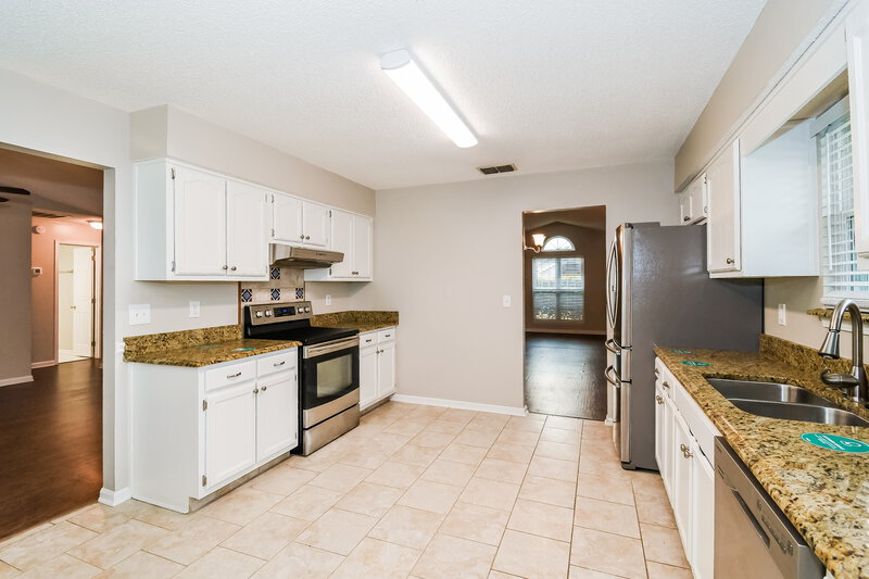2,200/Mo, 2697 Diplomat Ct Jacksonville, FL 32246 Kitchen View