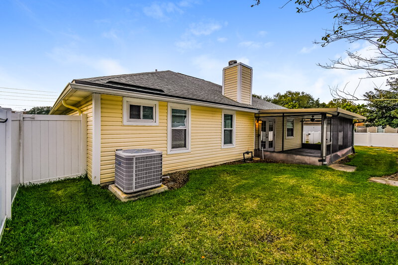 2,200/Mo, 2697 Diplomat Ct Jacksonville, FL 32246 Rear View