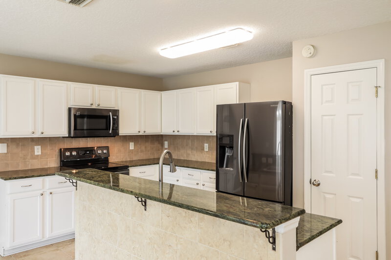 1,745/Mo, 7109 Beekman Lake Dr Jacksonville, FL 32222 Kitchen View