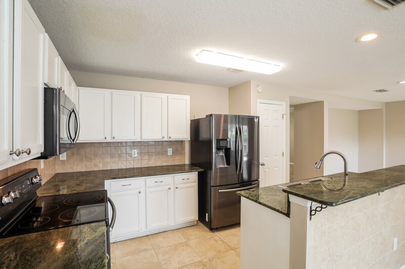 1,745/Mo, 7109 Beekman Lake Dr Jacksonville, FL 32222 Kitchen View 2