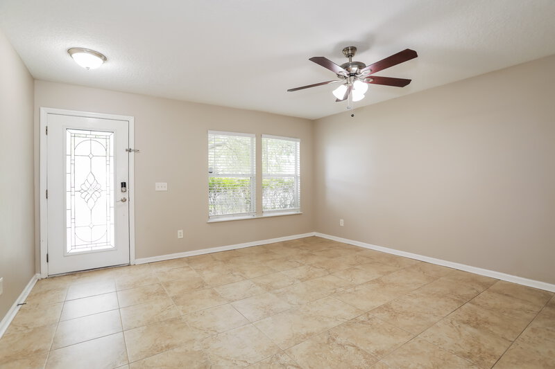 1,745/Mo, 7109 Beekman Lake Dr Jacksonville, FL 32222 Sitting Room View 2