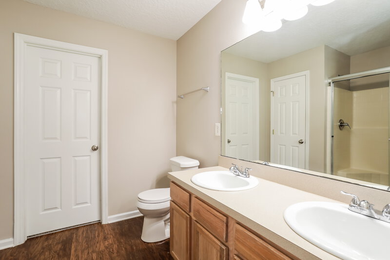 1,745/Mo, 7109 Beekman Lake Dr Jacksonville, FL 32222 Main Bathroom View