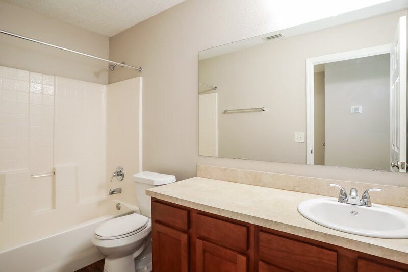 1,745/Mo, 7109 Beekman Lake Dr Jacksonville, FL 32222 Bathroom View