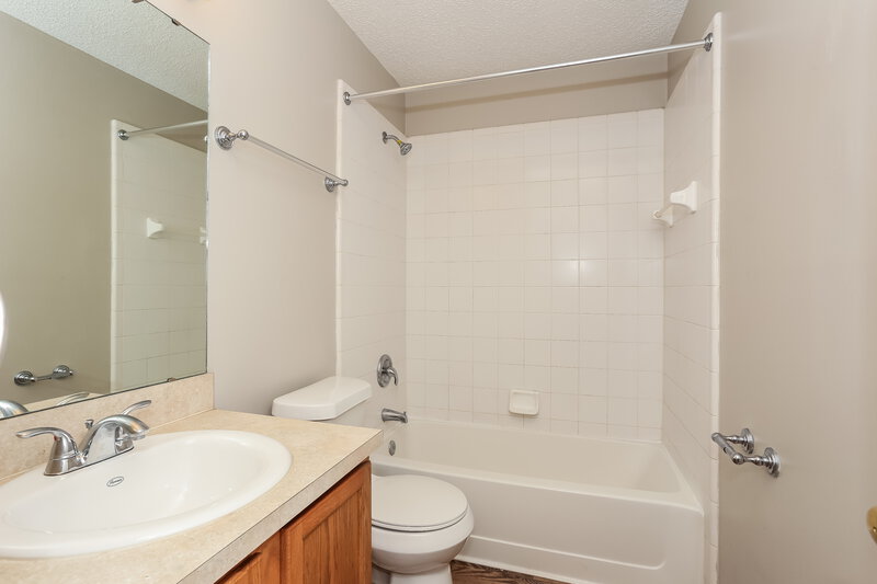 1,830/Mo, 1148 Brookwood Bluff Rd E Jacksonville, FL 32225 Bathroom View