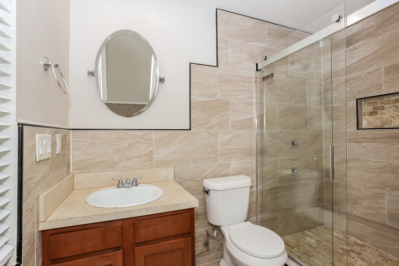 2,710/Mo, 10321 Homard Blvd N Jacksonville, FL 32225 Main Bathroom View