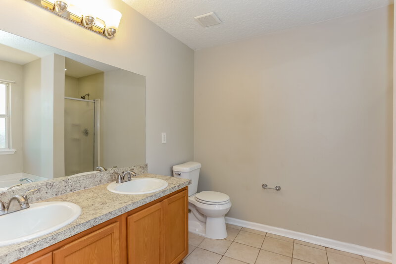 2,095/Mo, 1429 Dunns Lake Dr Jacksonville, FL 32218 Main Bathroom View