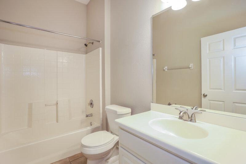 2,215/Mo, 2109 S Cranbrook Ave St Augustine, FL 32092 Bathroom View