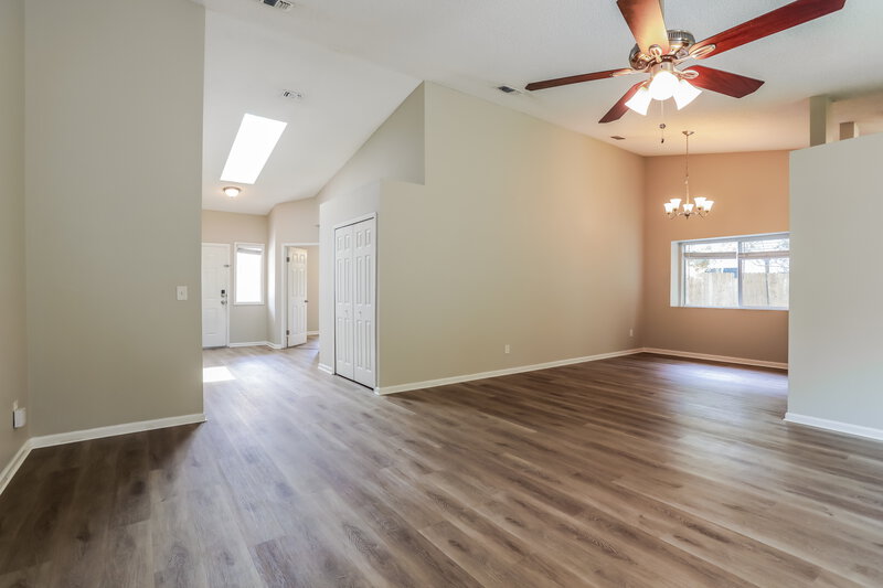 1,765/Mo, 8072 Honeysuckle Ln Jacksonville, FL 32244 Living Room View 2