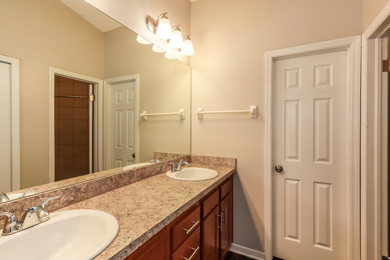 1,545/Mo, 7973 Swamp Flower Dr E Jacksonville, FL 32244 Main Bathroom View