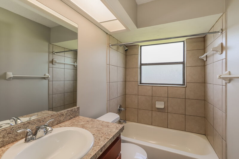 1,545/Mo, 7973 Swamp Flower Dr E Jacksonville, FL 32244 Bathroom View