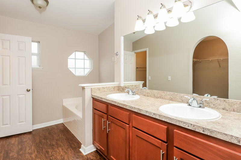 1,985/Mo, 6811 Majorca Ct Jacksonville, FL 32222 Main Bathroom View