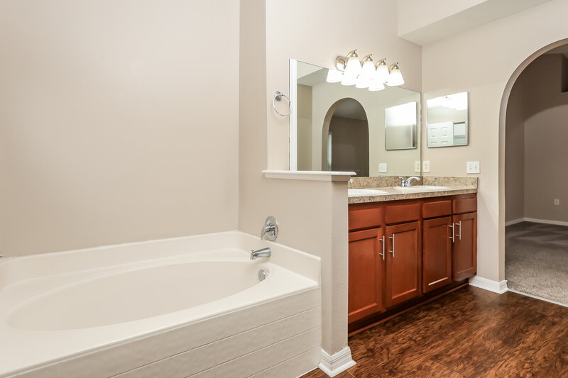 1,985/Mo, 6811 Majorca Ct Jacksonville, FL 32222 Main Bathroom View 2